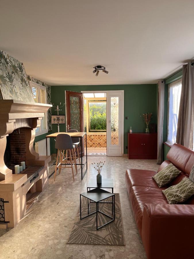 Maison spacieuse et autonome au centre-ville de Tournus Extérieur photo