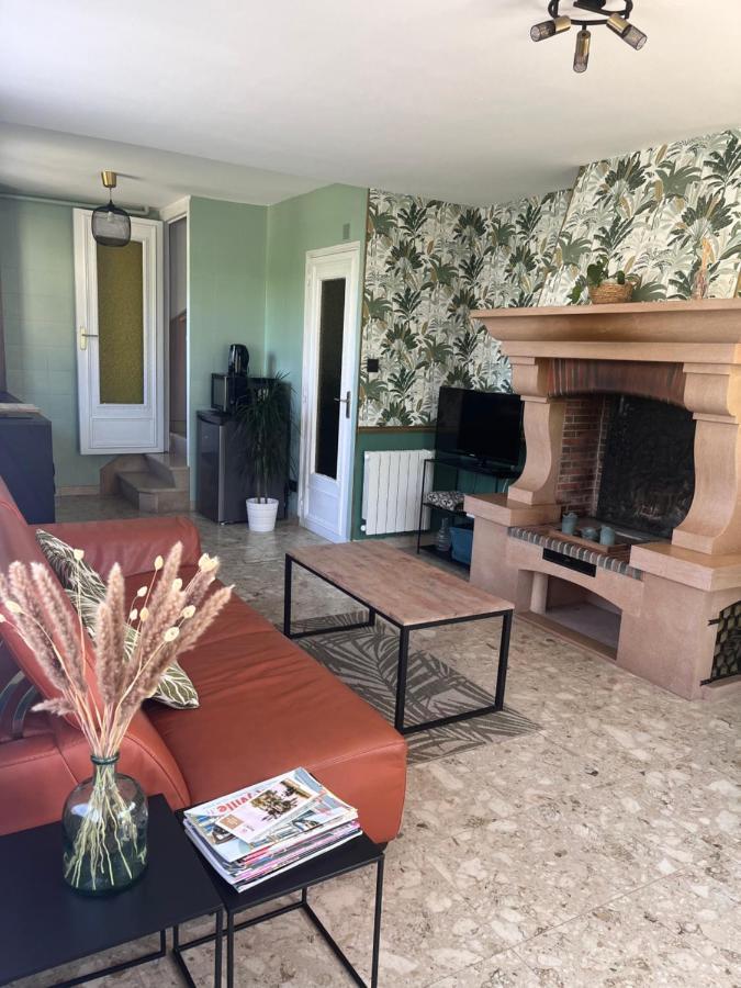 Maison spacieuse et autonome au centre-ville de Tournus Extérieur photo