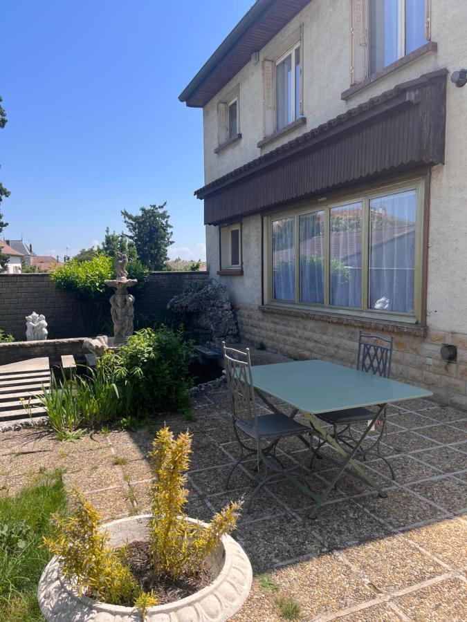 Maison spacieuse et autonome au centre-ville de Tournus Extérieur photo
